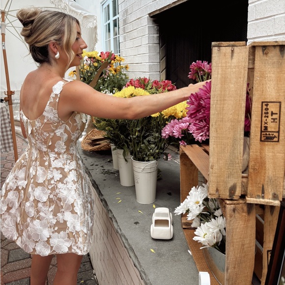 Bronx and Banco White Floral Lace Mini Dress - Picture 4 of 7